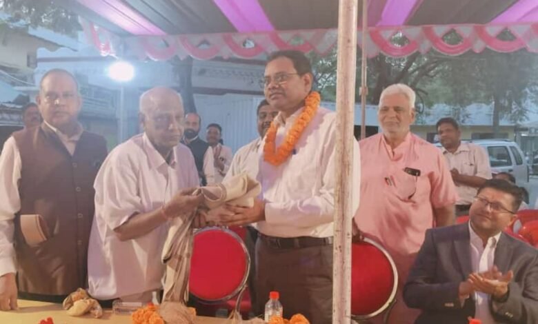 न्यायाधीश बी आर साहू को स्थानांतरण पर दी विदाई न्यायाधीश बी आर साहू को स्थानांतरण पर दी विदाई kshititech