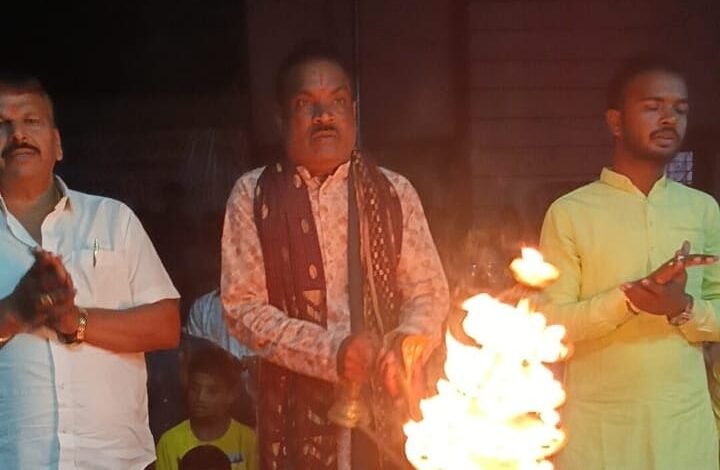 श्री सिद्ध हनुमान मंदिर के ९७ वीं महाआरती में पंडित चितरंजन हुए शामिल श्री सिद्ध हनुमान मंदिर के ९७ वीं महाआरती में पंडित चितरंजन हुए शामिल kshititech