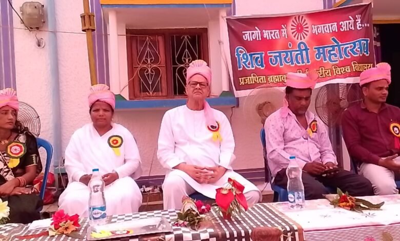 मल्दा में नवनिर्वाचित पदाधिकारियों का हुआ सम्मान मल्दा में नवनिर्वाचित पदाधिकारियों का हुआ सम्मान kshititech