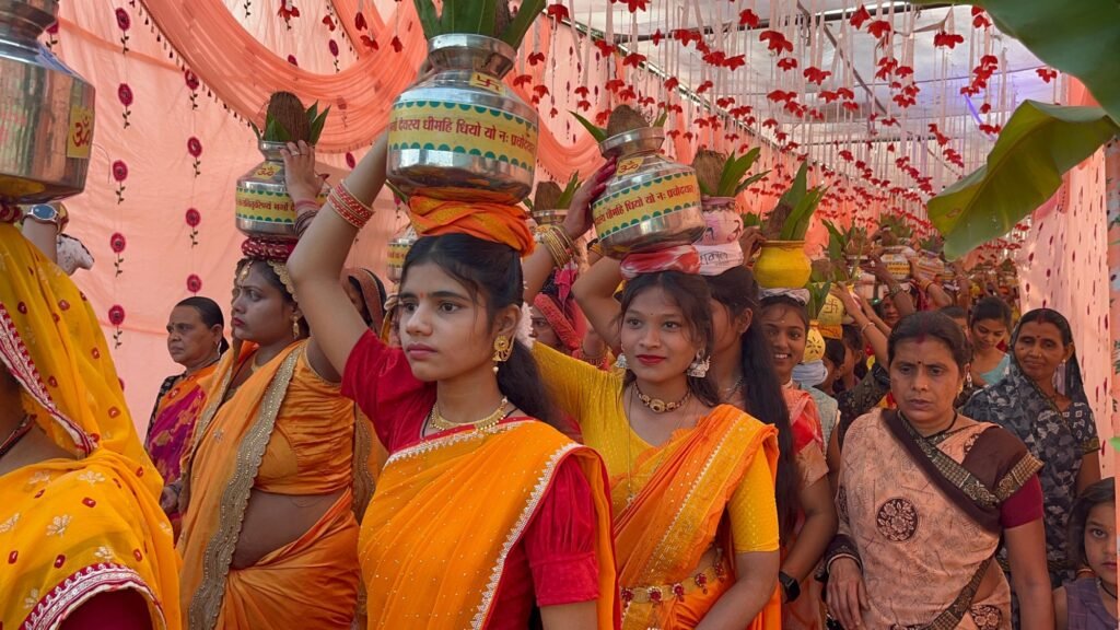 भागवताचार्य राजेंद्र जी महाराज की भागवत कथा का नवागढ़ में हुआ शुभांरभ भागवताचार्य राजेंद्र जी महाराज की भागवत कथा का नवागढ़ में हुआ शुभांरभ kshititech