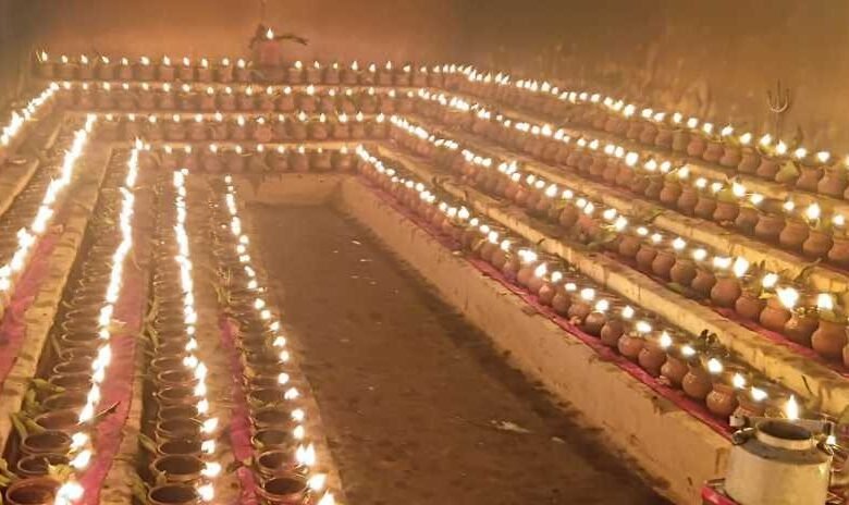 नगर के देवी मंदिरों में जले 2094 आस्था के दीप, देवी मंदिर सजे आकर्षक फूलों एवं विद्युत झालरों से नगर के देवी मंदिरों में जले 2094 आस्था के दीप, देवी मंदिर सजे आकर्षक फूलों एवं विद्युत झालरों से kshititech
