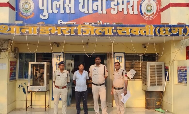 घर घुसकर महिला से छेड़छाड़ करने वाला आरोपी को डभरा पुलिस ने किया गिरफ्तार घर घुसकर महिला से छेड़छाड़ करने वाला आरोपी को डभरा पुलिस ने किया गिरफ्तार kshititech