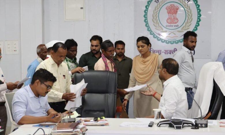 सुशासन तिहार : समस्याओं के समाधान के लिए समाधान पेटी के माध्यम से आवेदन देने का सिलसिला शुरू सुशासन तिहार : समस्याओं के समाधान के लिए समाधान पेटी के माध्यम से आवेदन देने का सिलसिला शुरू kshititech