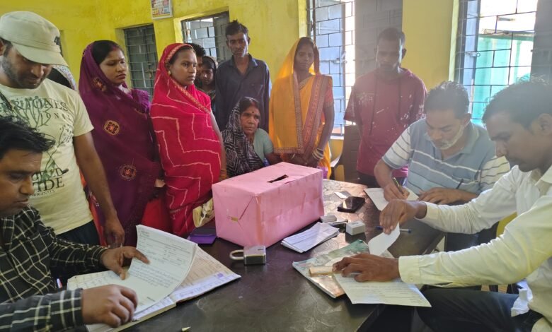 सुखमती सिदार ने समाधान पेटी में प्रधानमंत्री आवास योजना के लिए जमा किया आवेदन सुखमती सिदार ने समाधान पेटी में प्रधानमंत्री आवास योजना के लिए जमा किया आवेदन kshititech