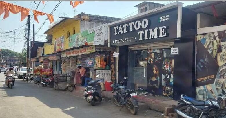 नवधा चौक में संचालित टेटू स्टूडियो से गिरफ्तार हुआ सटोरिया प्रह्लाद नवधा चौक में संचालित टेटू स्टूडियो से गिरफ्तार हुआ सटोरिया प्रह्लाद kshititech
