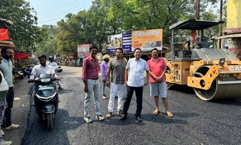 झुलकदम वासियों की डामरीकरण रोड पर हुए बड़े बड़े गड्ढों को भरने की बहुप्रतीक्षित मांग हुई पूरी झुलकदम वासियों की डामरीकरण रोड पर हुए बड़े बड़े गड्ढों को भरने की बहुप्रतीक्षित मांग हुई पूरी kshititech