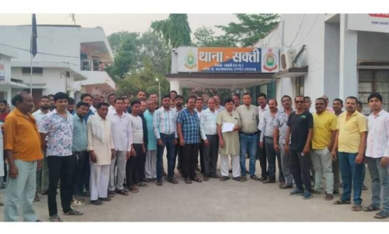 देवांगन समाज का प्रतिनिधिमंडल पुलिस थाना सक्ती पहुंचे देवांगन समाज का प्रतिनिधिमंडल पुलिस थाना सक्ती पहुंचे kshititech