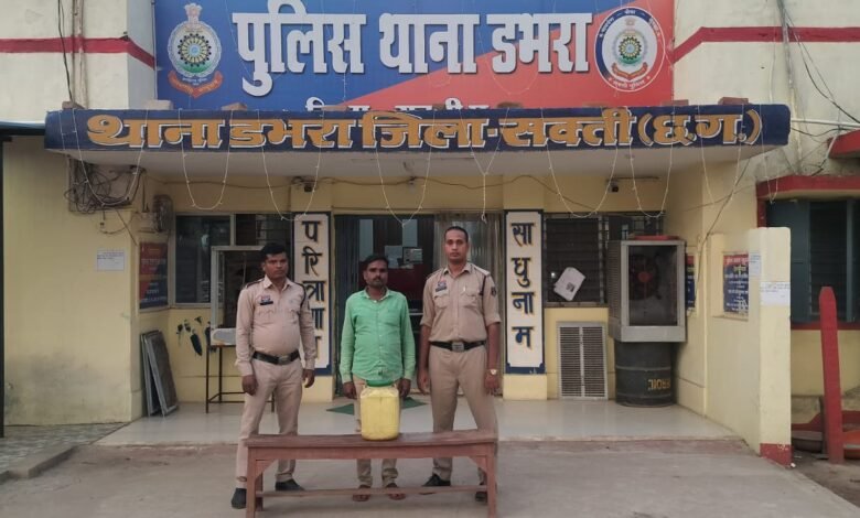 15 लीटर कच्ची महुआ शराब के साथ आरोपी गिरफ्तार 15 लीटर कच्ची महुआ शराब के साथ आरोपी गिरफ्तार kshititech