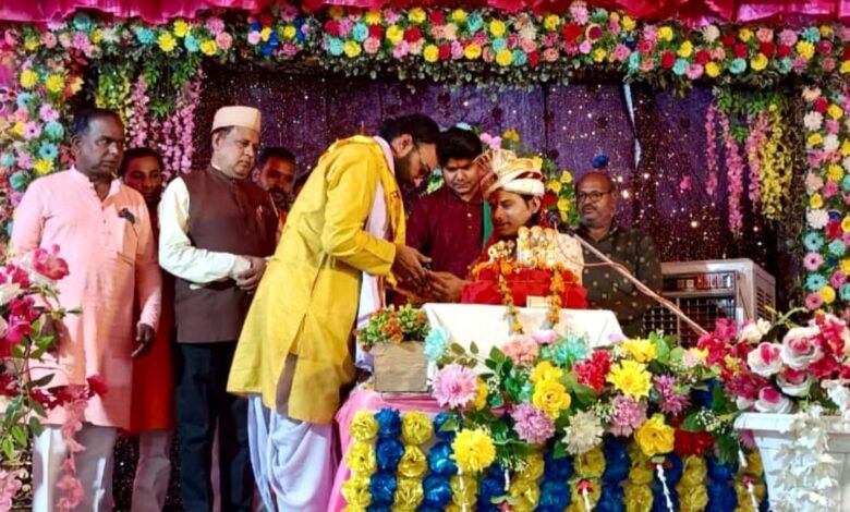 छोटा बनकर ही बड़ी सफलता हासिल होती है : आचार्य पंडित अजय उपाध्याय छोटा बनकर ही बड़ी सफलता हासिल होती है : आचार्य पंडित अजय उपाध्याय kshititech