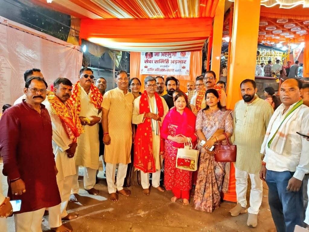 देवी दर्शन एवं वर वधु को आशीर्वाद दिया डॉ महन्त ने देवी दर्शन एवं वर वधु को आशीर्वाद दिया डॉ महन्त ने kshititech