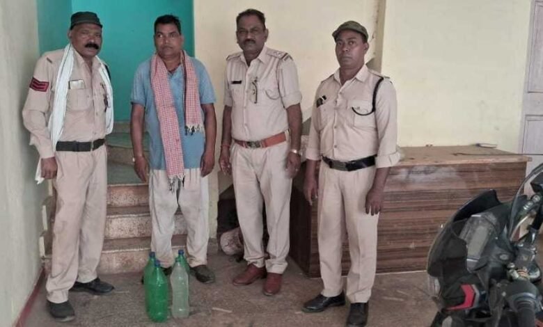 सुशासन तिहार में शिकायत पर आबकारी विभाग की बड़ी कार्रवाई एक आरोपी गिरफ्तार सुशासन तिहार में शिकायत पर आबकारी विभाग की बड़ी कार्रवाई एक आरोपी गिरफ्तार kshititech