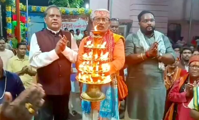 श्री सिद्ध हनुमान मंदिर के १०४ वीं महाआरती में पंडित डॉ राजेंद्र शर्मा हुए शामिल श्री सिद्ध हनुमान मंदिर के १०४ वीं महाआरती में पंडित डॉ राजेंद्र शर्मा हुए शामिल kshititech