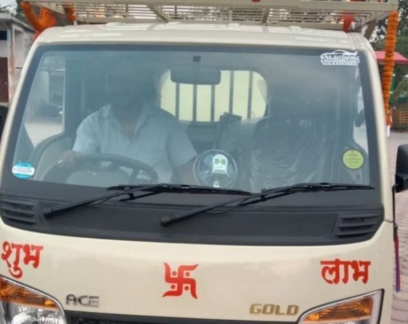 सक्ती की अग्रसेन सेवा संघ द्वारा गौ सेवा समिति को गौ सेवा वाहन सौपा गया सक्ती की अग्रसेन सेवा संघ द्वारा गौ सेवा समिति को गौ सेवा वाहन सौपा गया kshititech