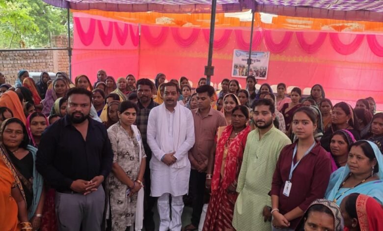 भारत में महिलाओं को शक्त बनाना नारा नही बल्कि जमीन पर बदलाव लाने की प्रक्रिया - बालेश्वर साहू भारत में महिलाओं को शक्त बनाना नारा नही बल्कि जमीन पर बदलाव लाने की प्रक्रिया - बालेश्वर साहू kshititech