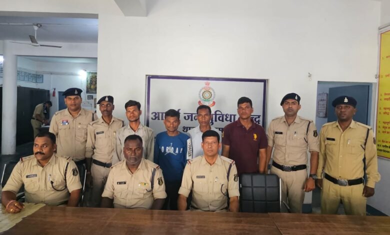 4 आरोपियों को पुलिस ने किया गिरफ्तार 4 आरोपियों को पुलिस ने किया गिरफ्तार kshititech