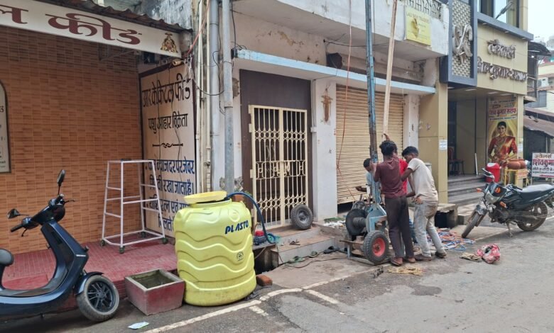 सक्ती नगर का सबसे प्रसिद्ध बोरवेल बिगड़ा, तीन वार्डों के लोगों को बनने इंतजार सक्ती नगर का सबसे प्रसिद्ध बोरवेल बिगड़ा, तीन वार्डों के लोगों को बनने इंतजार kshititech