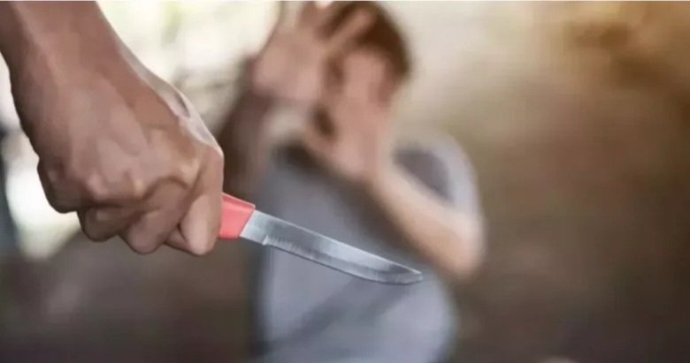 चांपा नगर के रेलवे स्टेशन के पास में फिर हुई चाकूबाजी की घटना चांपा नगर के रेलवे स्टेशन के पास में फिर हुई चाकूबाजी की घटना kshititech