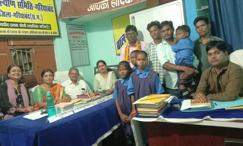 टूटी छत के नीचे जीवन जीने को मजबूर कमार जाति के बच्चे टूटी छत के नीचे जीवन जीने को मजबूर कमार जाति के बच्चे kshititech