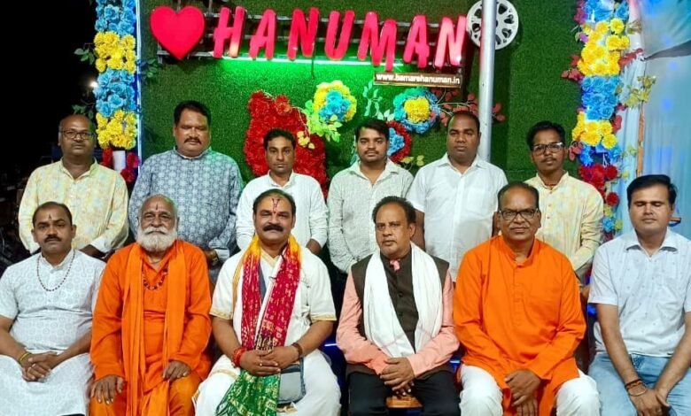श्री सिद्ध हनुमान मंदिर के १०७ वीं महाआरती में पंडित शुकदेव तिवारी हुए शामिल श्री सिद्ध हनुमान मंदिर के १०७ वीं महाआरती में पंडित शुकदेव तिवारी हुए शामिल kshititech