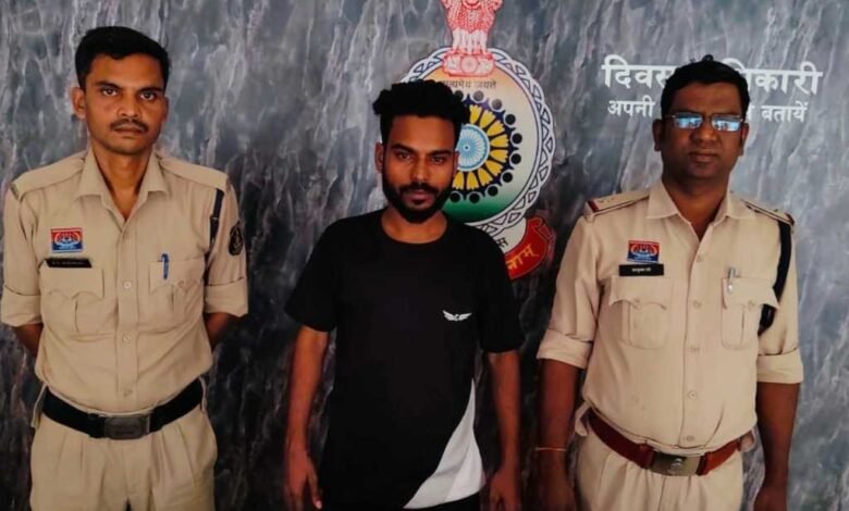 IPL में ऑनलाइन सट्टा खेलाते आरोपी युवक गिरफ्तार IPL में ऑनलाइन सट्टा खेलाते आरोपी युवक गिरफ्तार kshititech