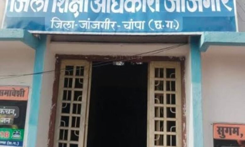 एबीईओ होने के बावजूद दूसरे ब्लॉक के अपने करीबी एबीईओ को डीईओ ने बना दिया प्रभारी एबीईओ होने के बावजूद दूसरे ब्लॉक के अपने करीबी एबीईओ को डीईओ ने बना दिया प्रभारी kshititech