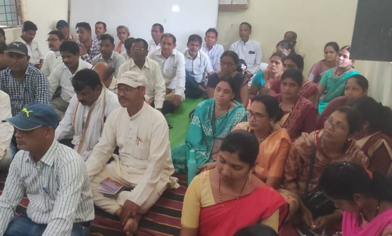 बम्हनीडीह के नए बीईओ को लेकर शिक्षकों ने जताई नाराजगी, ले सकती है आंदोलन का रूप बम्हनीडीह के नए बीईओ को लेकर शिक्षकों ने जताई नाराजगी, ले सकती है आंदोलन का रूप kshititech
