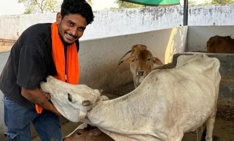गौ सेवा को समर्पित एक प्रेरणास्रोत: गोरक्षक मयंक ठाकुर <br> गौ सेवा को समर्पित एक प्रेरणास्रोत: गोरक्षक मयंक ठाकुर <br> kshititech