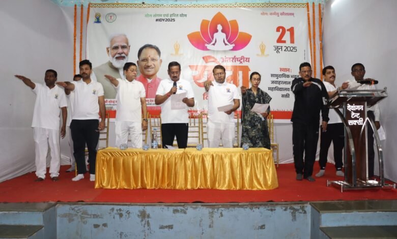 अंतर्राष्ट्रीय योग दिवस के अवसर पर सामुदायिक भवन सक्ती में सामूहिक योगाभ्यास किया गया अंतर्राष्ट्रीय योग दिवस के अवसर पर सामुदायिक भवन सक्ती में सामूहिक योगाभ्यास किया गया kshititech