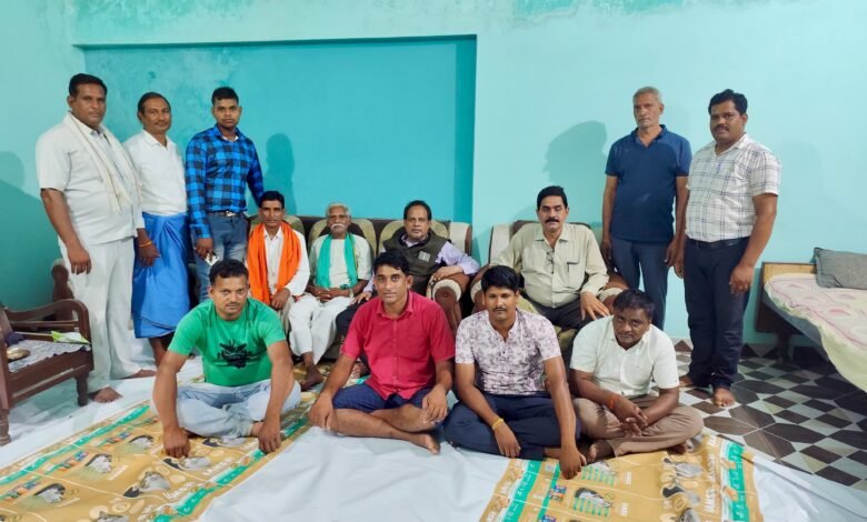 अघरिया समाज ने बैठक में ग्राम समितियों का गठन लिया निर्णय अघरिया समाज ने बैठक में ग्राम समितियों का गठन लिया निर्णय kshititech