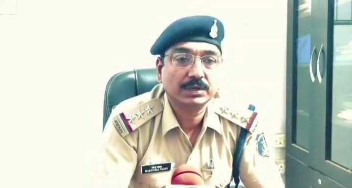 10 लीटर अवैध कच्ची शराब के साथ किया आरोपी को गिरफतार 10 लीटर अवैध कच्ची शराब के साथ किया आरोपी को गिरफतार kshititech