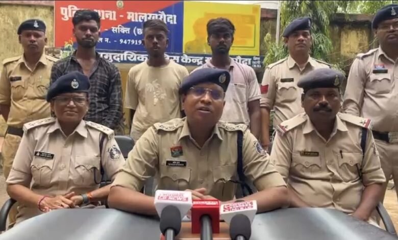 साइड न देने की बात को लेकर जान से मारने की धमकी देते हुये लोहे की टांगी से प्राण घातक हमला साइड न देने की बात को लेकर जान से मारने की धमकी देते हुये लोहे की टांगी से प्राण घातक हमला kshititech