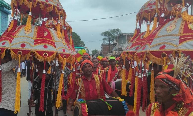 ग्राम बिर्रा में करमा नृत्य के साथ भगवान जगन्नाथ रथ यात्रा बड़े धूमधाम से मनाया गय ग्राम बिर्रा में करमा नृत्य के साथ भगवान जगन्नाथ रथ यात्रा बड़े धूमधाम से मनाया गय kshititech