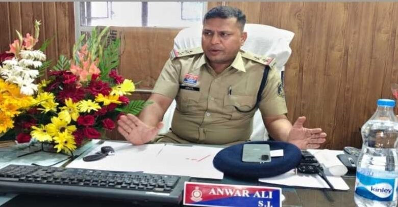थाना प्रभारी अनवर अली ने अवैध शराब कोचियों में मचाया हड़कंप थाना प्रभारी अनवर अली ने अवैध शराब कोचियों में मचाया हड़कंप kshititech