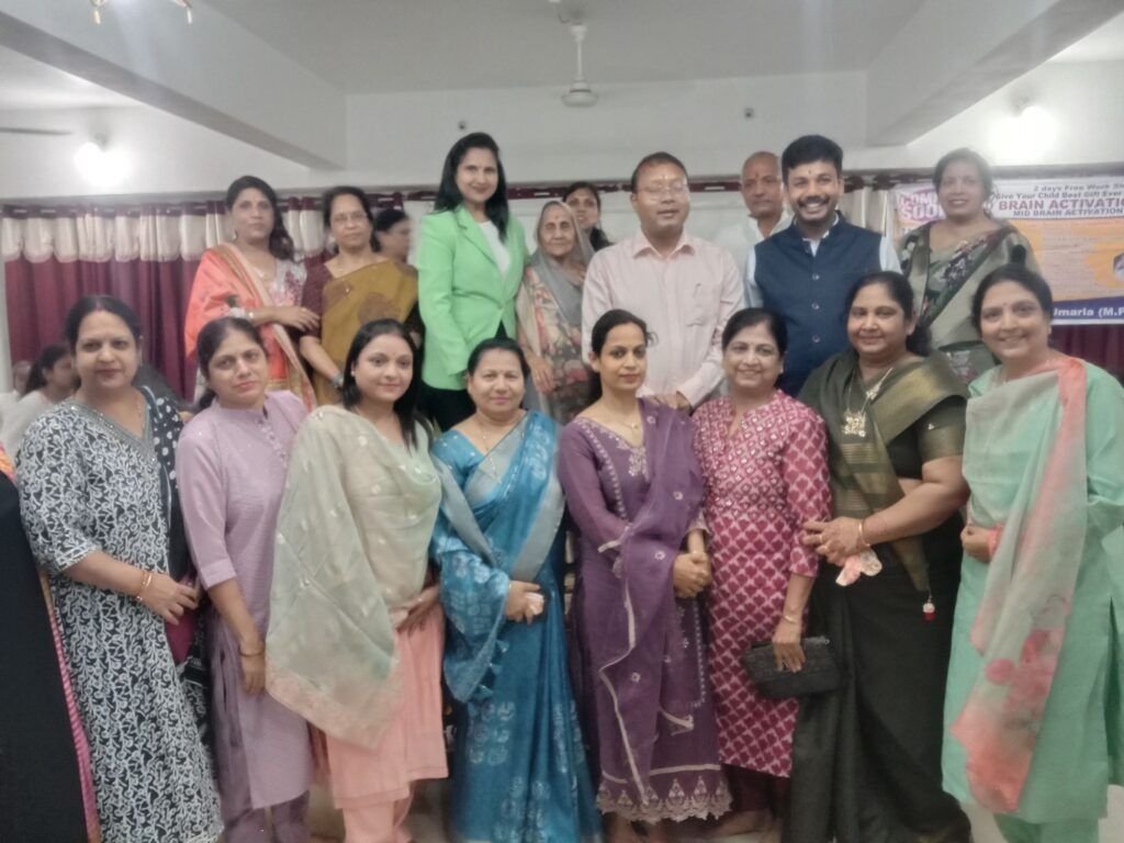 गिरिराज रेन बसेरा में 31 मई को हुआ स्मार्ट ब्रेन क्लास का पुरस्कार वितरण गिरिराज रेन बसेरा में 31 मई को हुआ स्मार्ट ब्रेन क्लास का पुरस्कार वितरण kshititech