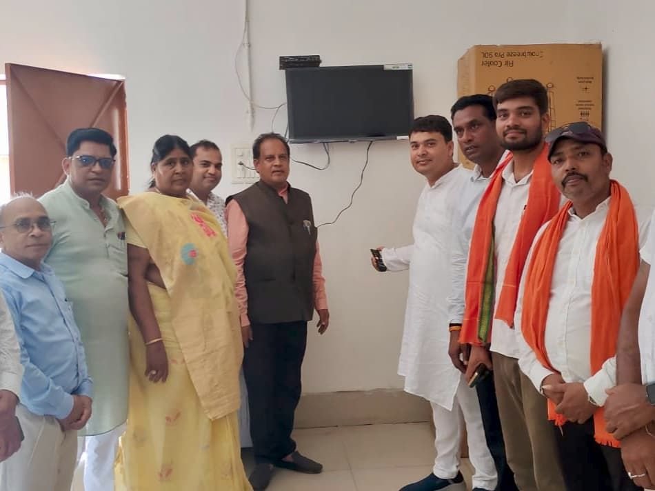 जिला पंचायत उपाध्यक्ष कमल ने जन्म दिवस पर डभरा शासकीय हॉस्पिटल में महिला वार्ड में ए सी और टी वी दान के साथ किया वृक्षारोपण जिला पंचायत उपाध्यक्ष कमल ने जन्म दिवस पर डभरा शासकीय हॉस्पिटल में महिला वार्ड में ए सी और टी वी दान के साथ किया वृक्षारोपण kshititech