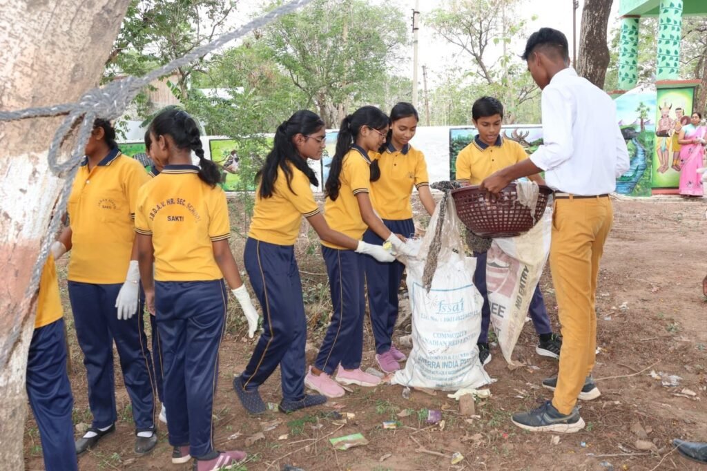 विश्व पर्यावरण दिवस के अवसर पर नन्देलीभांठा में पौधरोपण कार्यक्रम का हुआ आयोजन विश्व पर्यावरण दिवस के अवसर पर नन्देलीभांठा में पौधरोपण कार्यक्रम का हुआ आयोजन kshititech