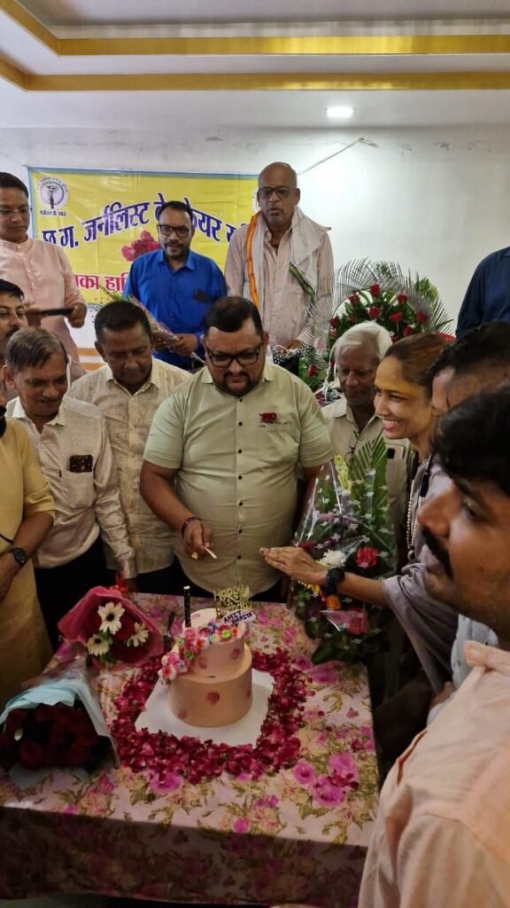 प्रदेश अध्यक्ष अमित गौतम का केक काटकर मनाया गया जन्मदिन प्रदेश अध्यक्ष अमित गौतम का केक काटकर मनाया गया जन्मदिन kshititech