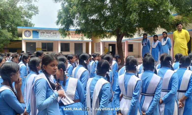 जिला शिक्षा स्थायी समिति उपाध्यक्ष गगन जयपुरिया ने डी एस उच्चतर माध्यमिक विद्यालय में की विद्यार्थियों से चर्चा जिला शिक्षा स्थायी समिति उपाध्यक्ष गगन जयपुरिया ने डी एस उच्चतर माध्यमिक विद्यालय में की विद्यार्थियों से चर्चा kshititech