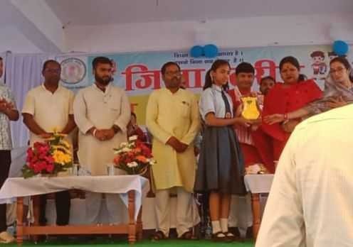 शहर के स्वामी आत्मानंद उत्कृष्ट अंग्रेजी माध्यम स्कूल की छात्रा अदिति अग्रवाल रही जिले की टॉपर शहर के स्वामी आत्मानंद उत्कृष्ट अंग्रेजी माध्यम स्कूल की छात्रा अदिति अग्रवाल रही जिले की टॉपर kshititech