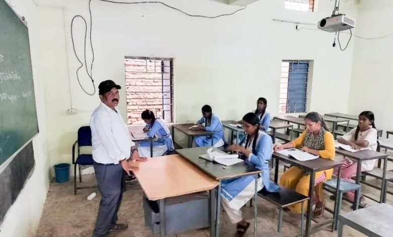 युक्तियुक्तकरण के तहत शासकीय हाई स्कूल जेठा को मिला गणित का शिक्षक युक्तियुक्तकरण के तहत शासकीय हाई स्कूल जेठा को मिला गणित का शिक्षक kshititech