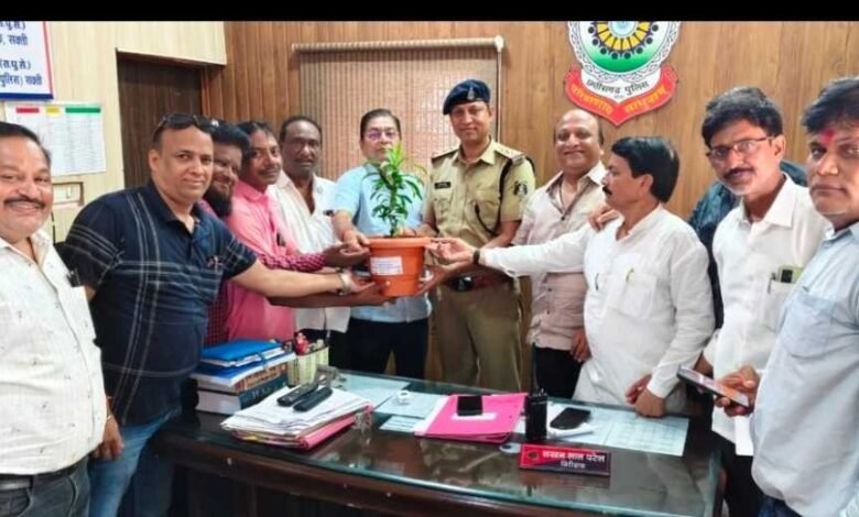 सक्ती प्रेस क्लब सक्ती के सदस्यों ने नए थाना प्रभारी लखन पटेल से की सौजन्य भेंट<br> सक्ती प्रेस क्लब सक्ती के सदस्यों ने नए थाना प्रभारी लखन पटेल से की सौजन्य भेंट<br> kshititech