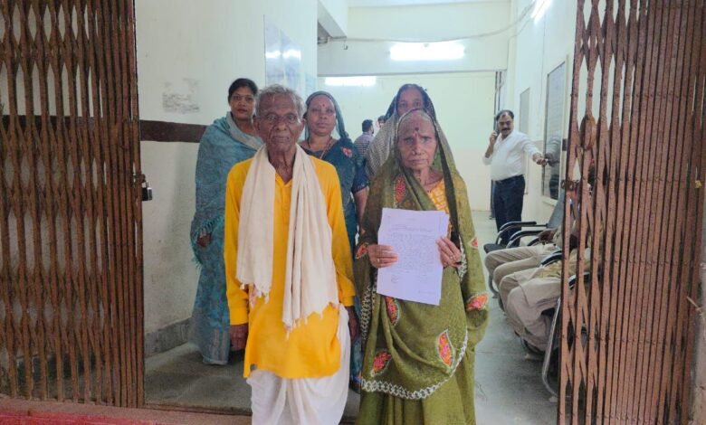 न्याय न मिलने से टूटी 70 वर्षीय बुजुर्ग महिला, मांगी इच्छा मृत्यु न्याय न मिलने से टूटी 70 वर्षीय बुजुर्ग महिला, मांगी इच्छा मृत्यु kshititech