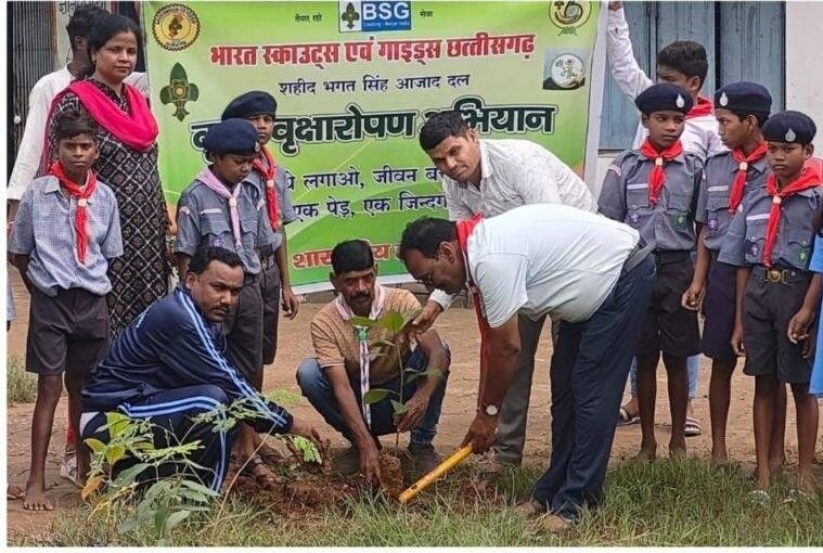 सरदार भगत सिंह स्काउट्स दल कंवली में हुआ वृहद वृक्षारोपण सरदार भगत सिंह स्काउट्स दल कंवली में हुआ वृहद वृक्षारोपण kshititech