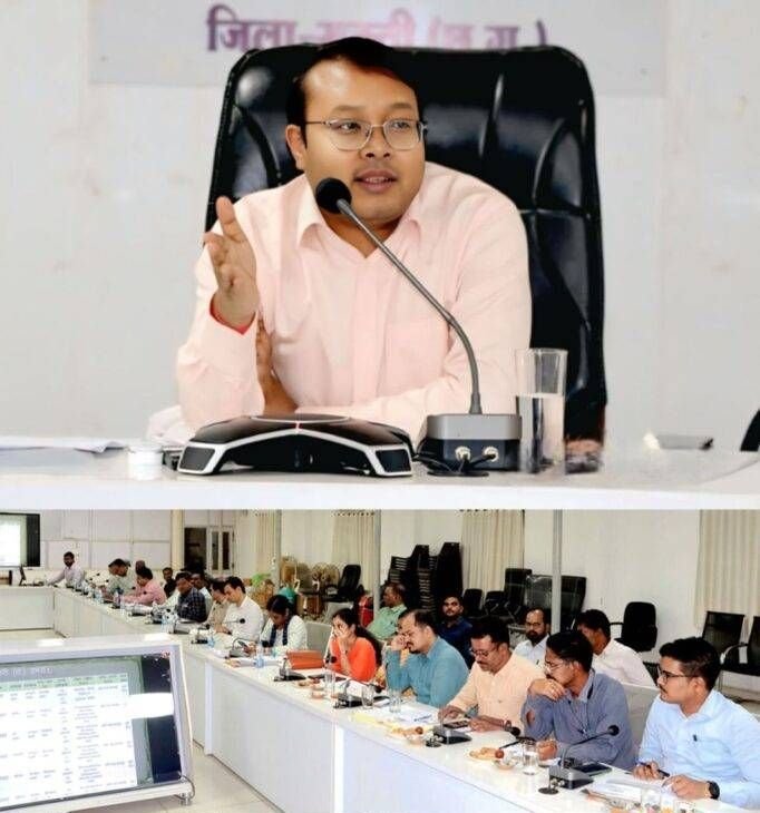 स्वतंत्रता दिवस समारोह के गरिमामय आयोजन की तैयारियां करे सुनिश्चित-कलेक्टर स्वतंत्रता दिवस समारोह के गरिमामय आयोजन की तैयारियां करे सुनिश्चित-कलेक्टर kshititech