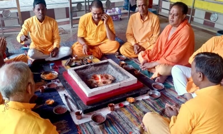 श्रावण पूर्णिमा पर गायत्री सक्ती पीठ में दशविध स्नान एवं हवन यज्ञ आयोजित श्रावण पूर्णिमा पर गायत्री सक्ती पीठ में दशविध स्नान एवं हवन यज्ञ आयोजित kshititech