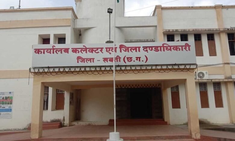 आजादी की वर्षगांठ पर सक्ती के कलेक्ट्रेट कार्यालय परिसर में सांसद कमलेश जांगड़े करेंगी ध्वजारोहण, लेंगी परेड की सलामी, छत्तीसगढ़ शासन ने ध्वजारोहण हेतु बनाए अतिथि आजादी की वर्षगांठ पर सक्ती के कलेक्ट्रेट कार्यालय परिसर में सांसद कमलेश जांगड़े करेंगी ध्वजारोहण, लेंगी परेड की सलामी, छत्तीसगढ़ शासन ने ध्वजारोहण हेतु बनाए अतिथि kshititech