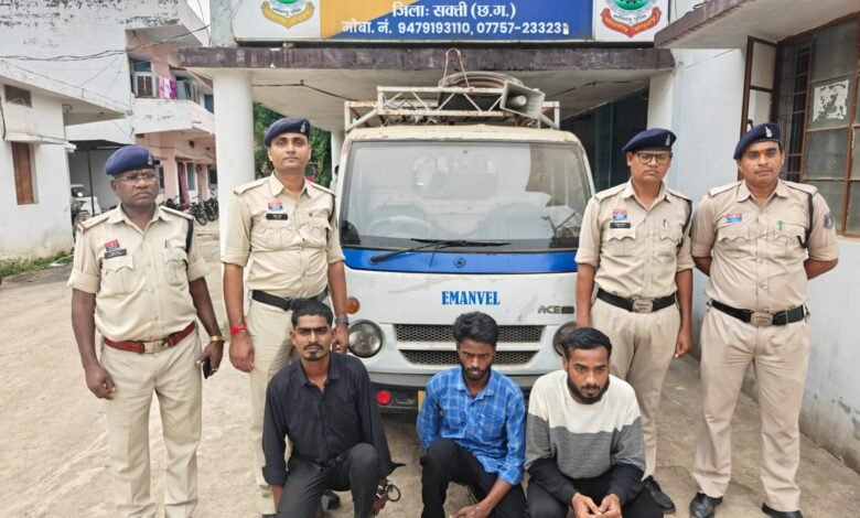 छोटा हाथी वाहन एवं लोहे का नांगर चोरी करने वाले आदतन अपराधी गिरफ्तार छोटा हाथी वाहन एवं लोहे का नांगर चोरी करने वाले आदतन अपराधी गिरफ्तार kshititech
