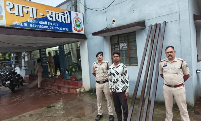 चोरी का माल खरीदने वाला आरोपी अजय कुमार सहिस उर्फ जेडी गिरफ्तार चोरी का माल खरीदने वाला आरोपी अजय कुमार सहिस उर्फ जेडी गिरफ्तार kshititech