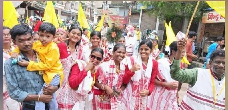 अमृत विकास विश्व आदिवासी दिवस पर शहर मे निकली भव्य रैली, करमा नृत्य दलो ने बांधा समा अमृत विकास विश्व आदिवासी दिवस पर शहर मे निकली भव्य रैली, करमा नृत्य दलो ने बांधा समा kshititech