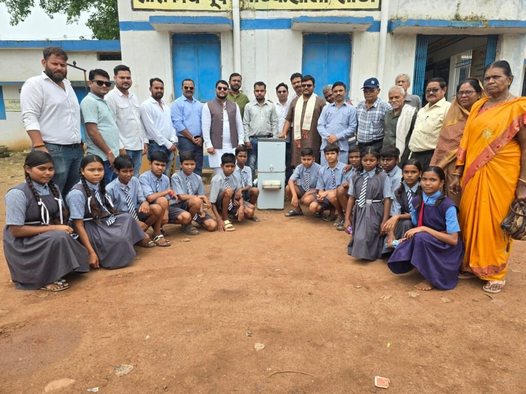 कार्यकर्ताओं के बीच भाजपा जिलाध्यक्ष ने मनाया जन्मदिन कार्यकर्ताओं के बीच भाजपा जिलाध्यक्ष ने मनाया जन्मदिन kshititech